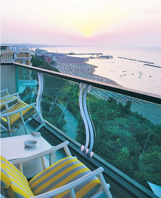 Hotel Majestic Gabicce Mare Exterior photo