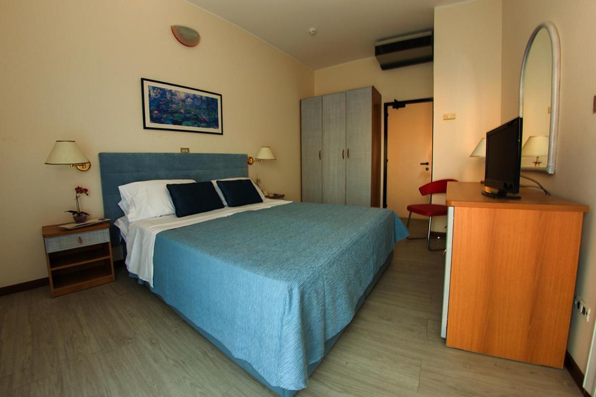 Hotel Majestic Gabicce Mare Exterior photo
